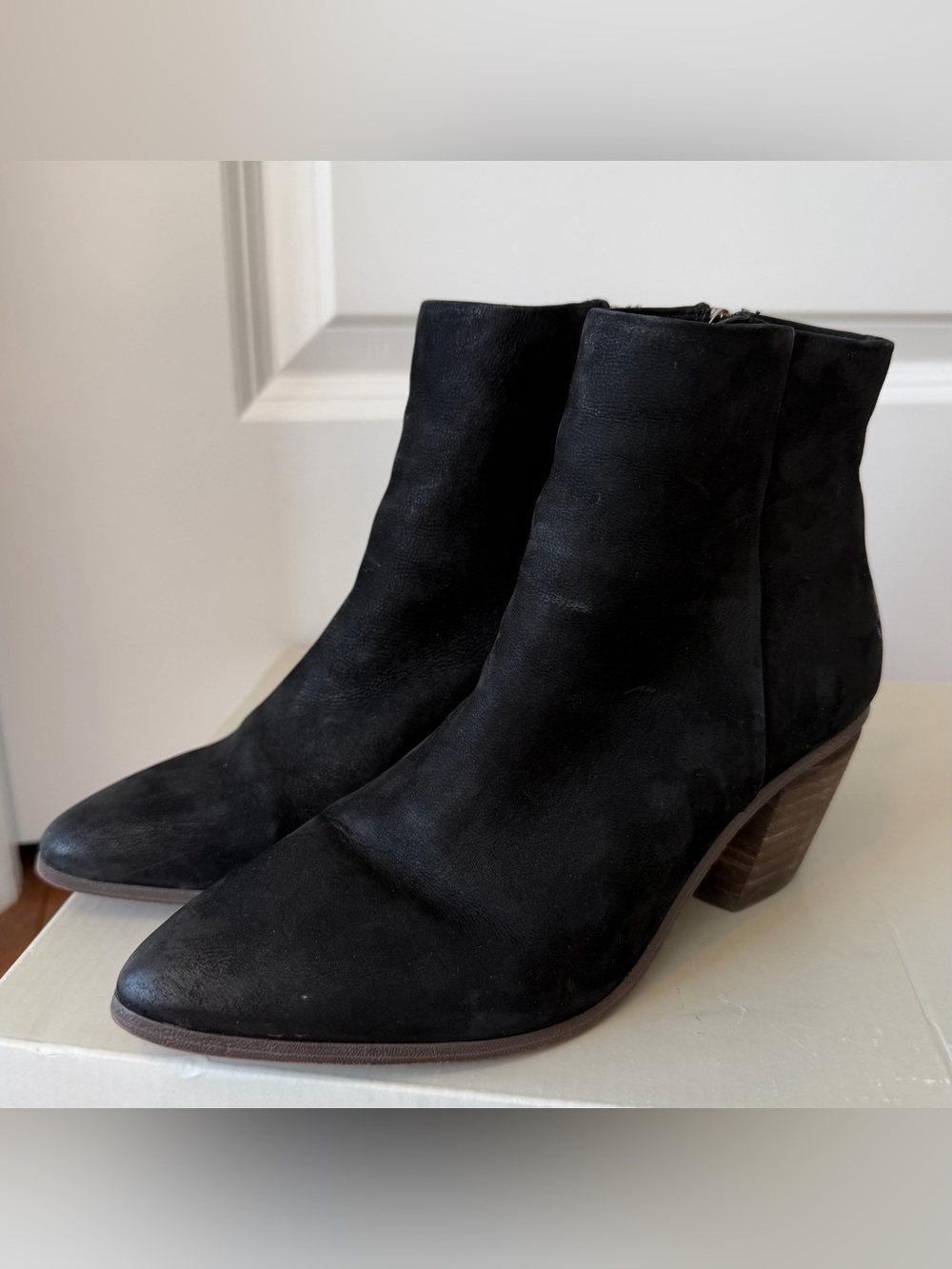 Vince Camuto Grasem Black Leather Pointed Toe Ankle Booties Stacked Heel 5.5M